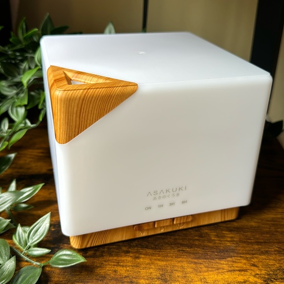 Essential Oil Diffuser - Picture 1 of 8